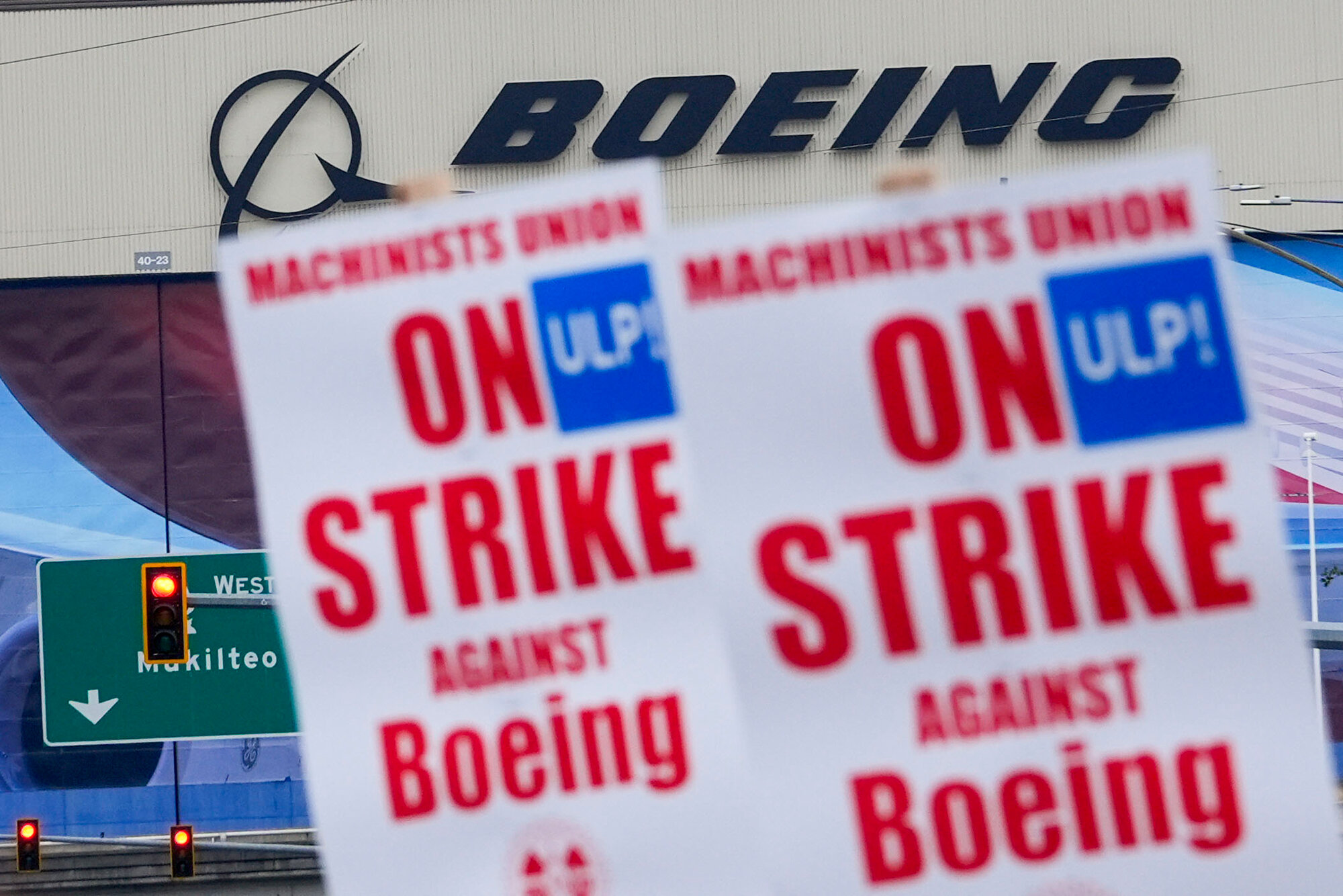 Boeing Will Lay Off 10% Of Its Employees As A Strike By Factory Workers ...